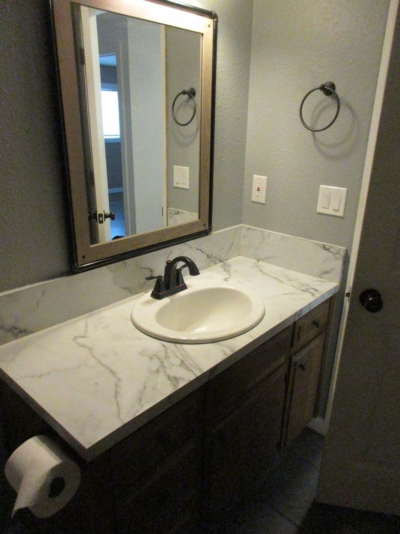 Salem House: 1340 Elser Dr SE