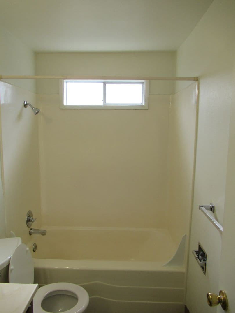 Salem Apartment: 1115 Waller St SE