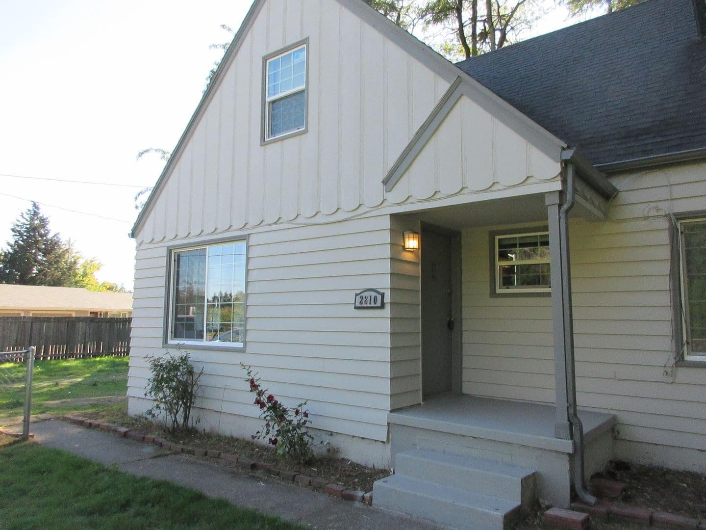 Salem House: 2810 Claxter Rd NE