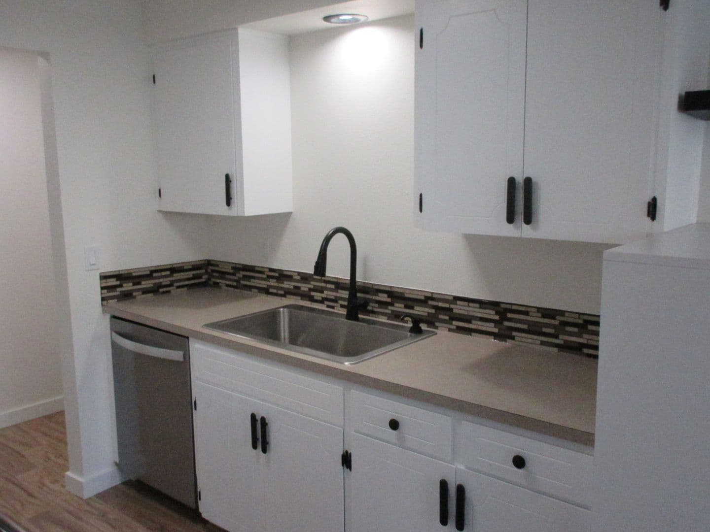 Salem Apartment: 1563 Commercial Street SE