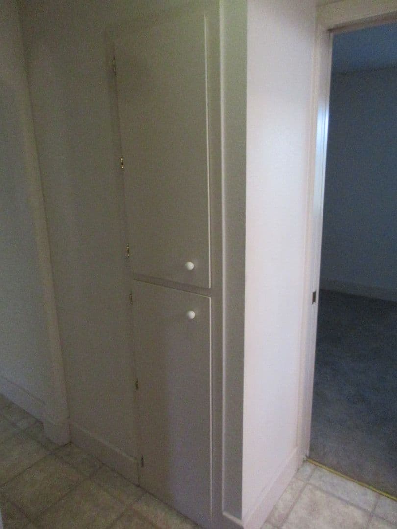 Salem House: 4745 Skyline Rd S