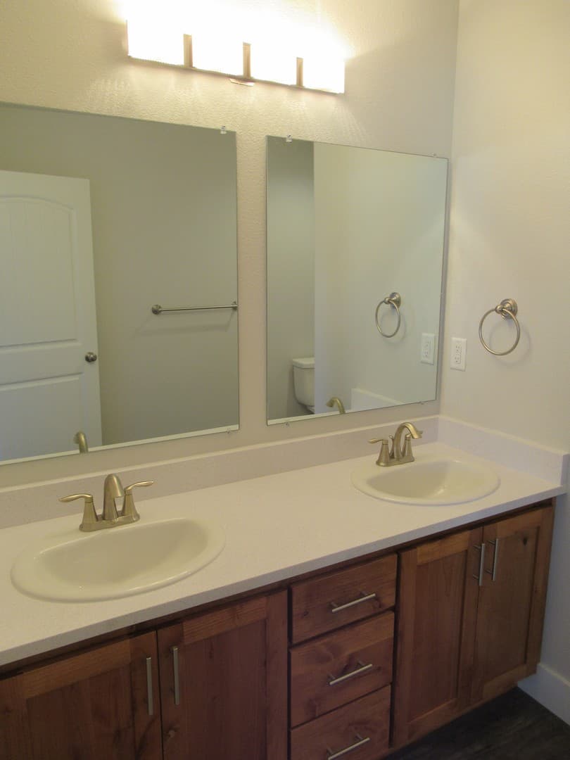 Salem Apartment: 1194 Mariel Place S