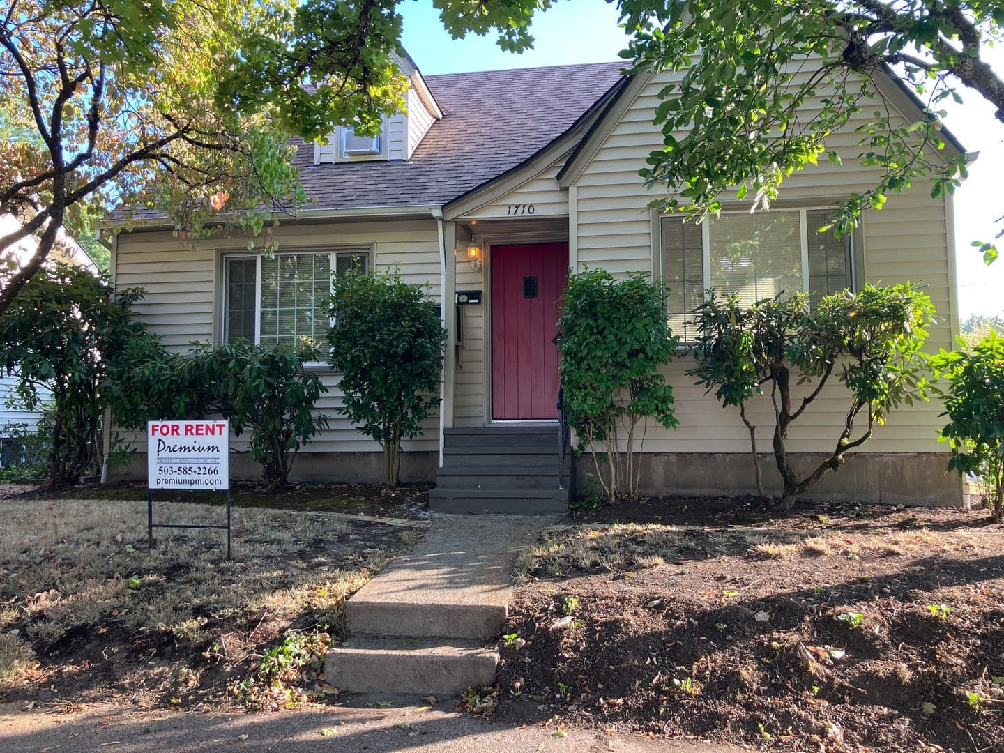 Salem House: 1710 Norway St NE