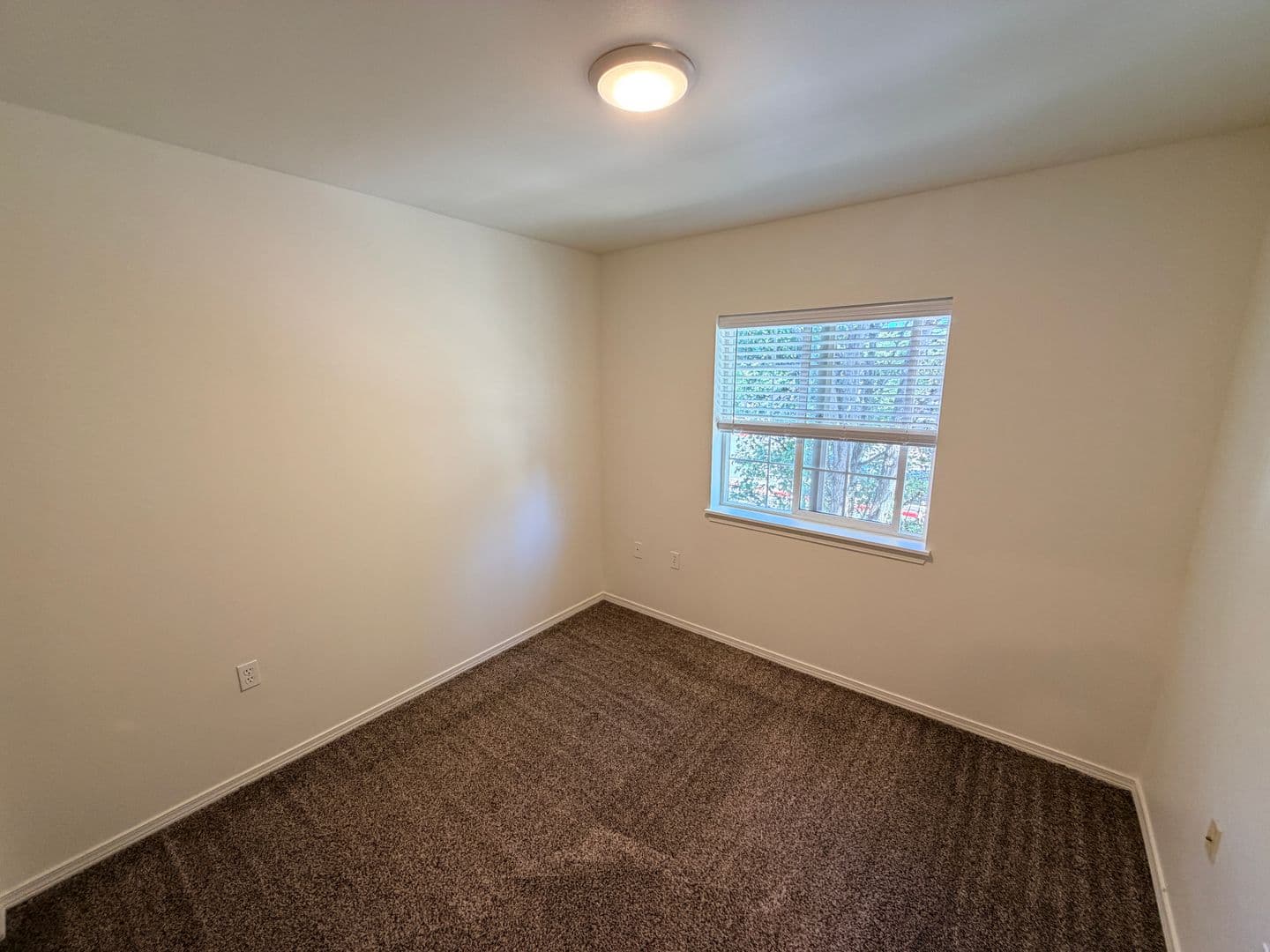 Keizer Apartment: 4995 Delight St N #201