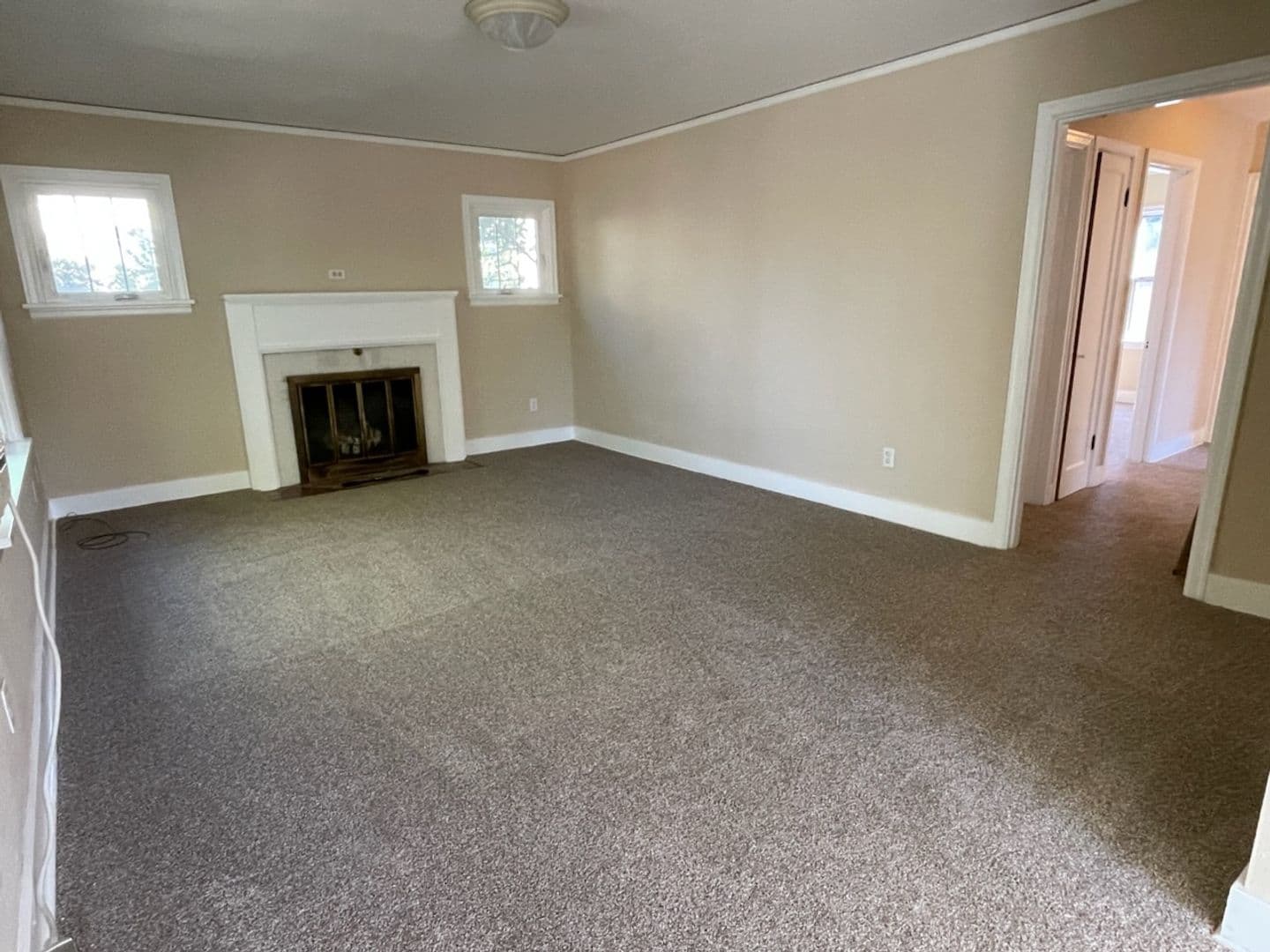 Salem House: 1710 Norway St NE