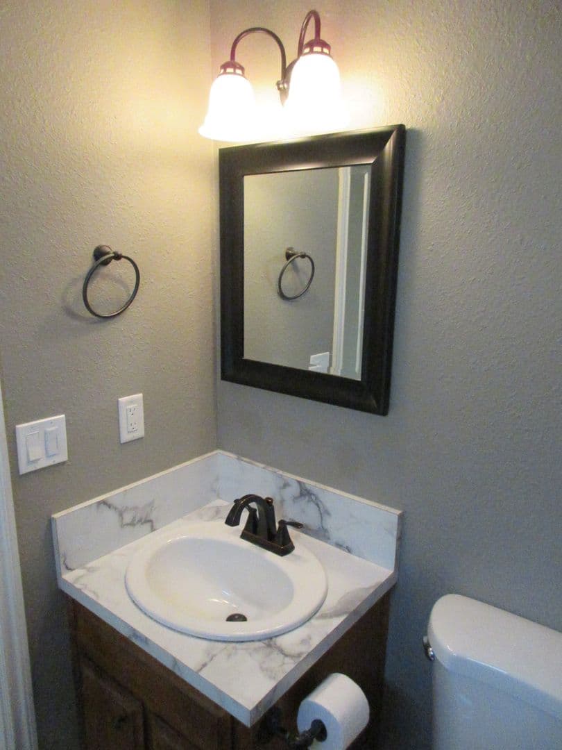 Salem House: 1340 Elser Dr SE