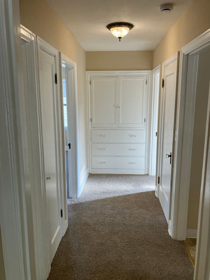 Salem House: 1710 Norway St NE
