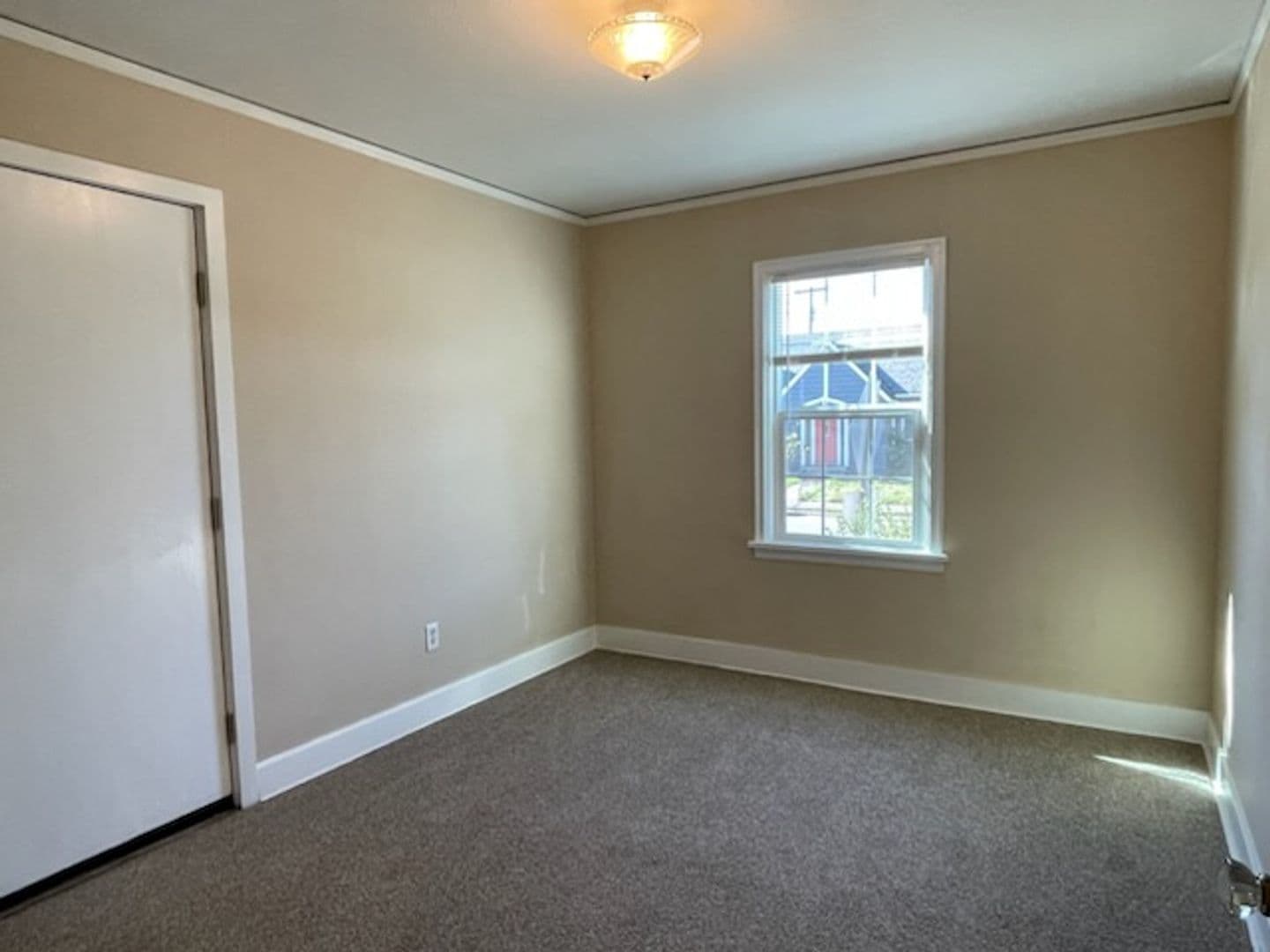 Salem House: 1710 Norway St NE