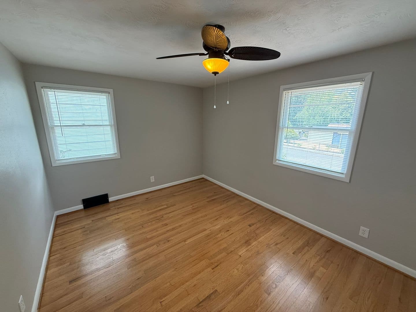Salem House: 2530 Summer St SE