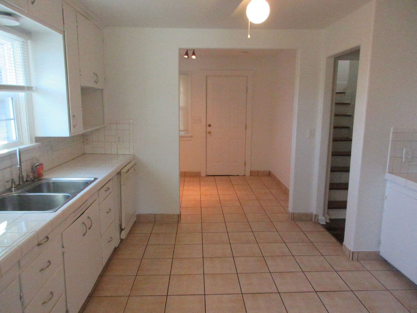 Salem House: 2810 Claxter Rd NE