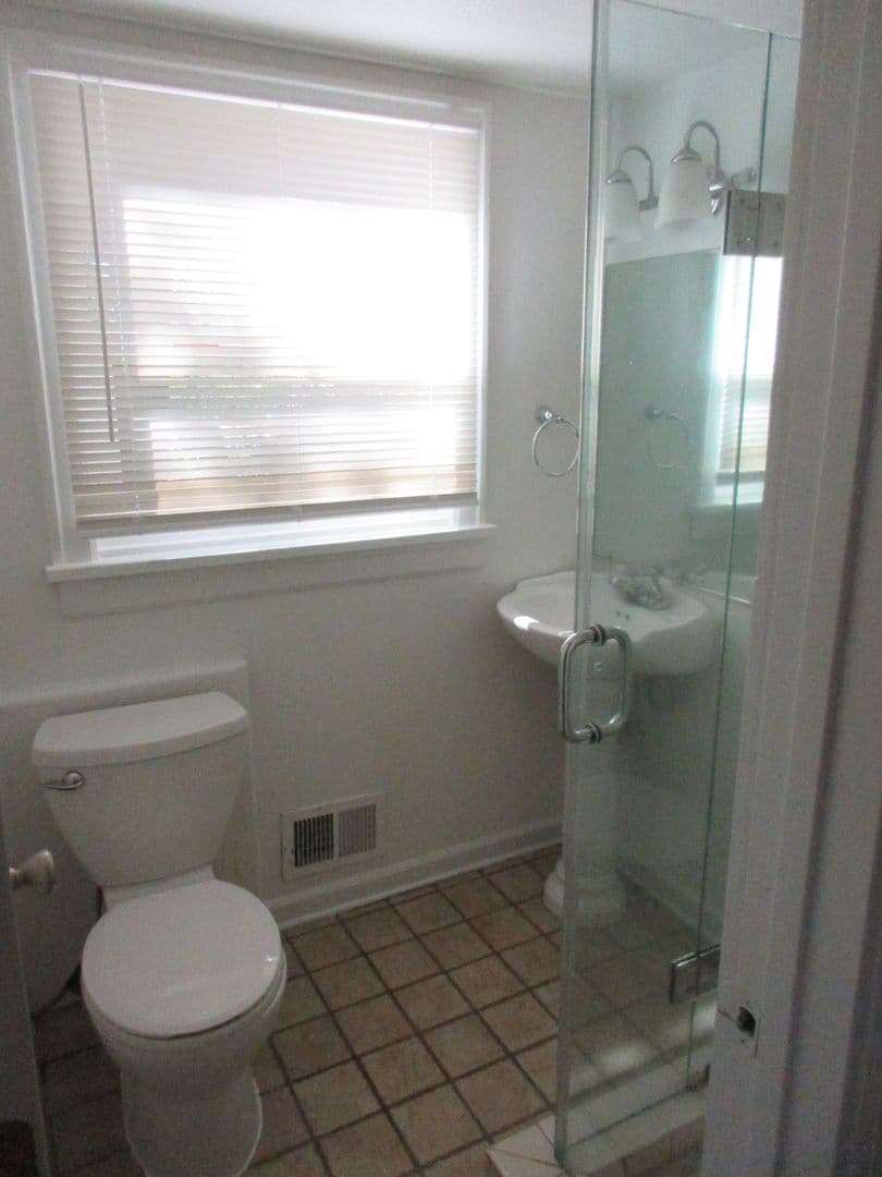 Salem House: 2810 Claxter Rd NE