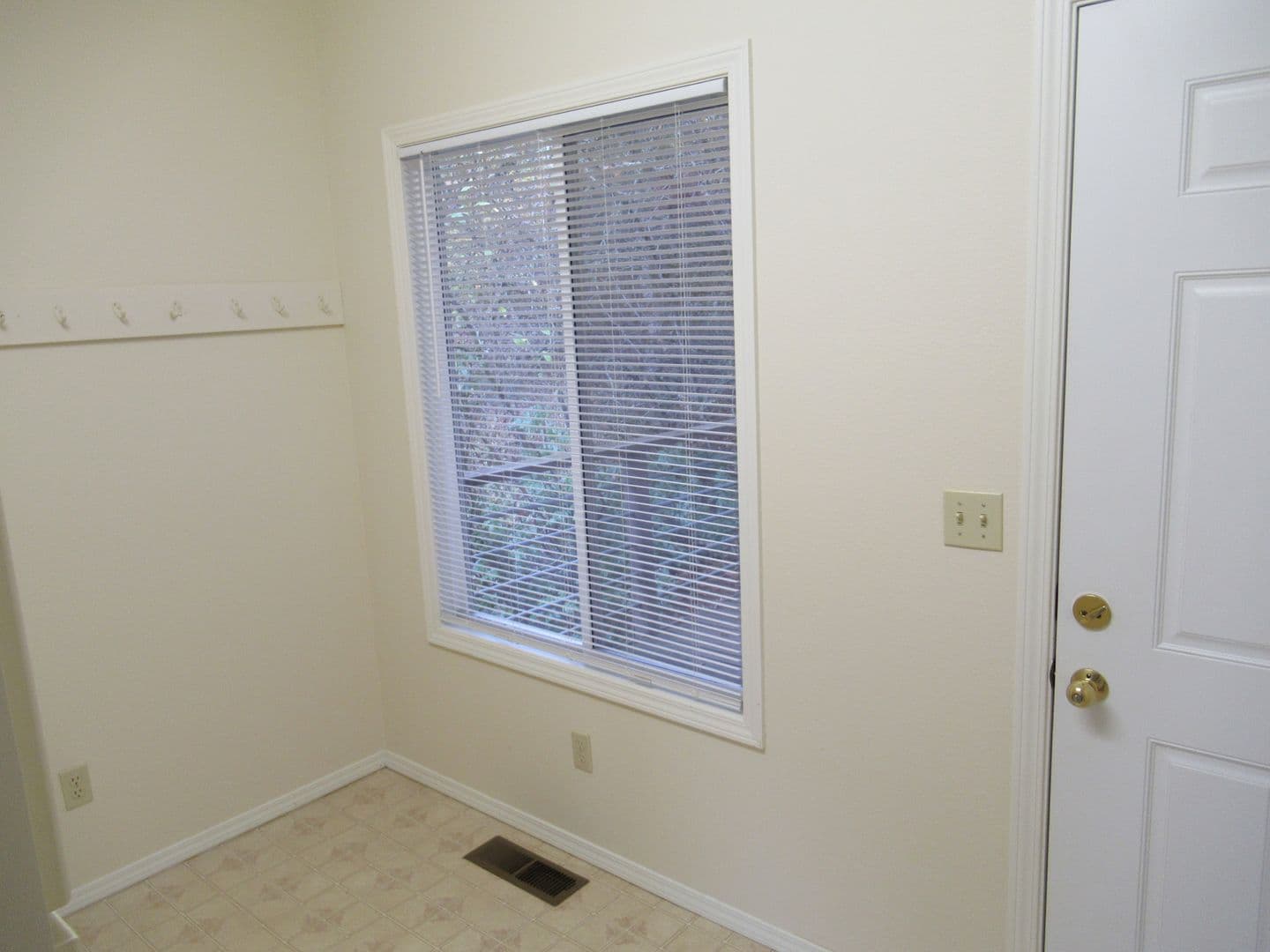 Salem House: 1741 Sunburst Terrace NW