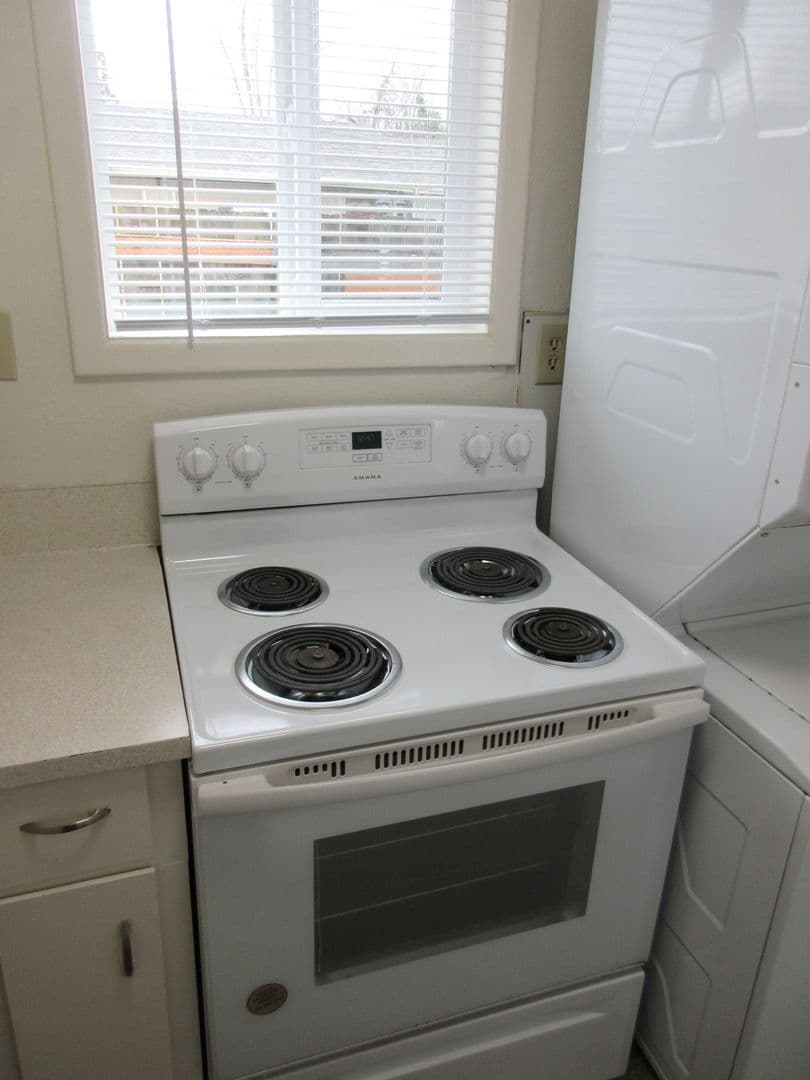 Salem Apartment: 2804 Claxter Rd NE