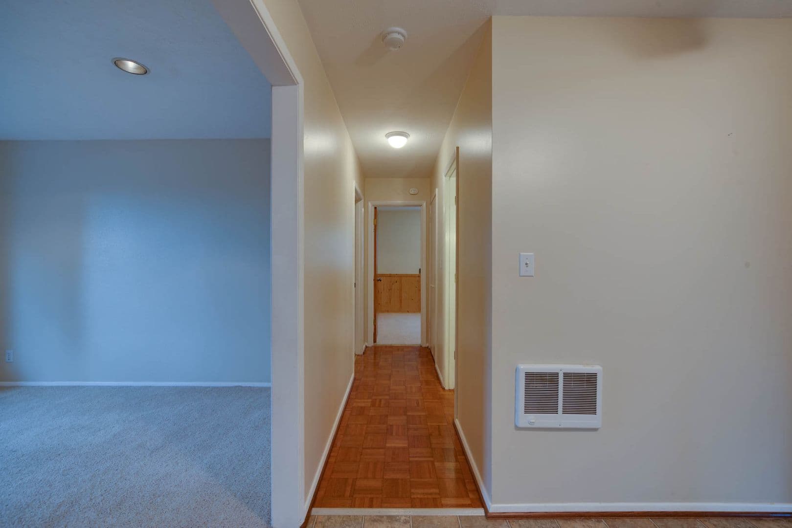 Salem House: 1040 Larkspur Lane NW