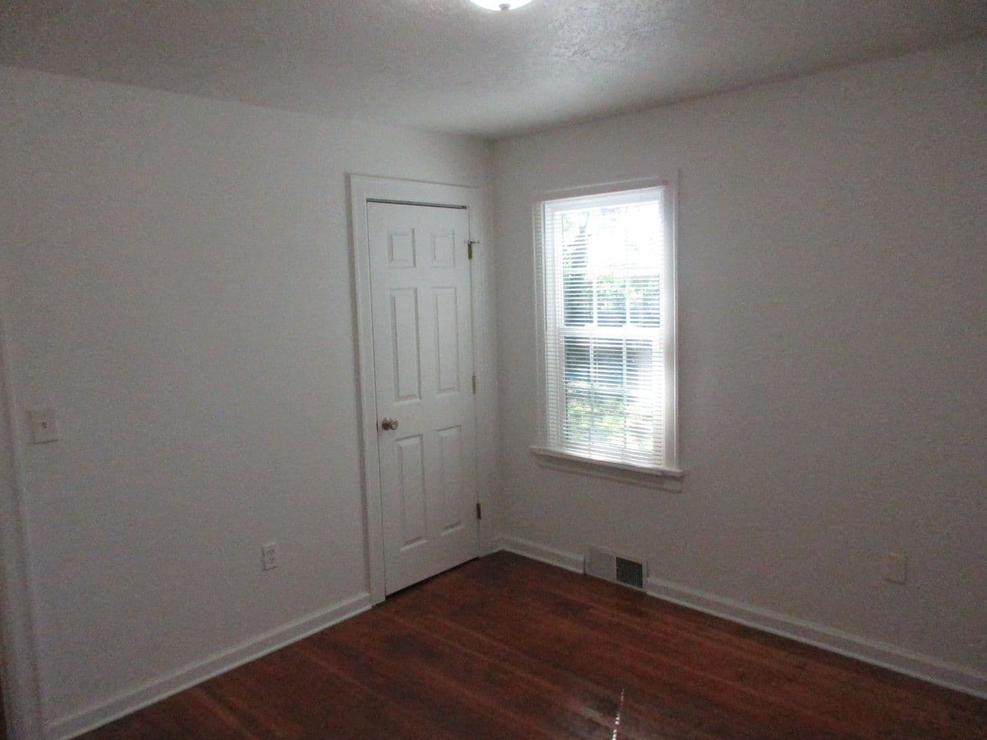 Salem House: 2810 Claxter Rd NE