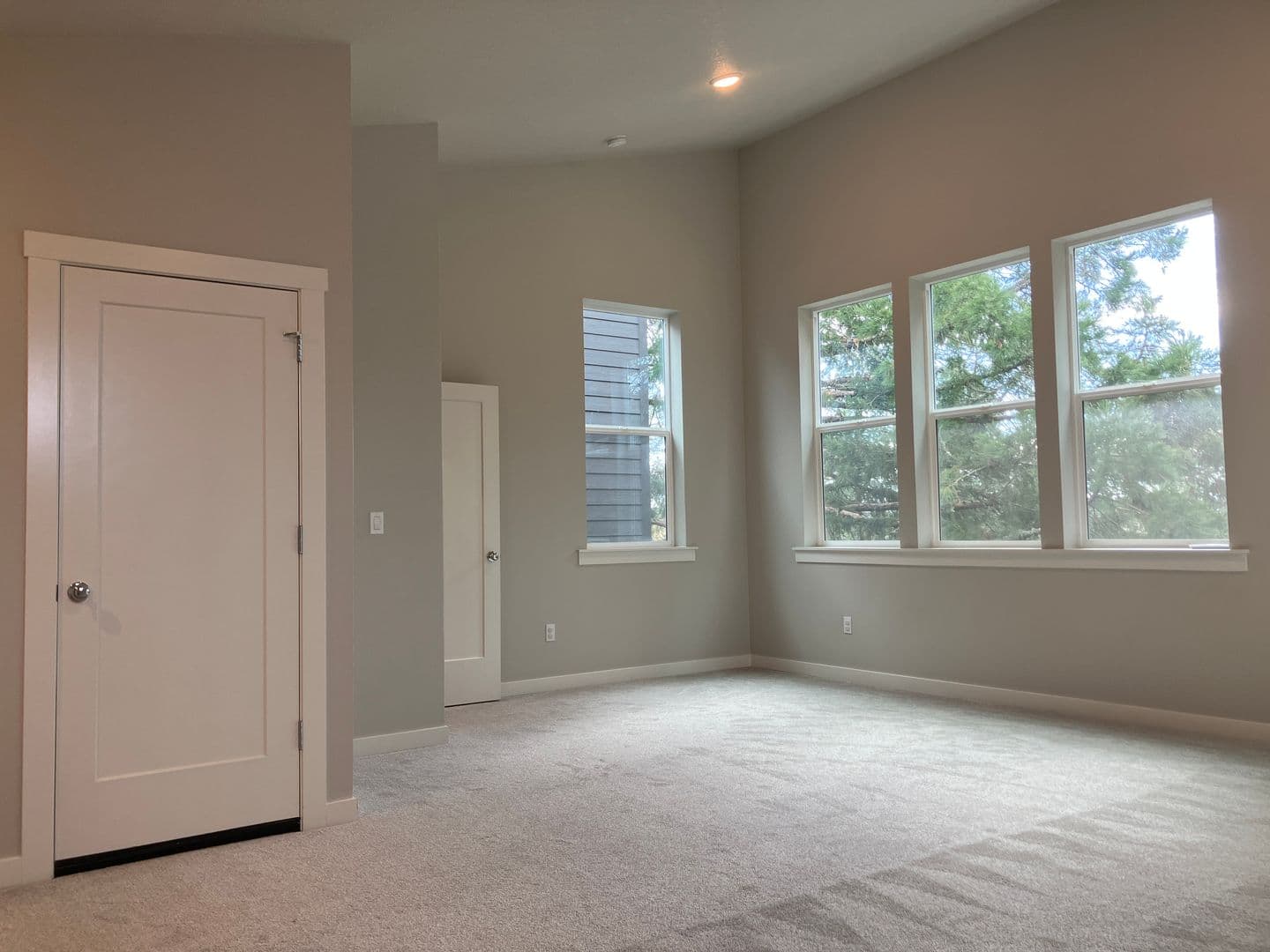 Salem House: 3731 Village Center Dr
