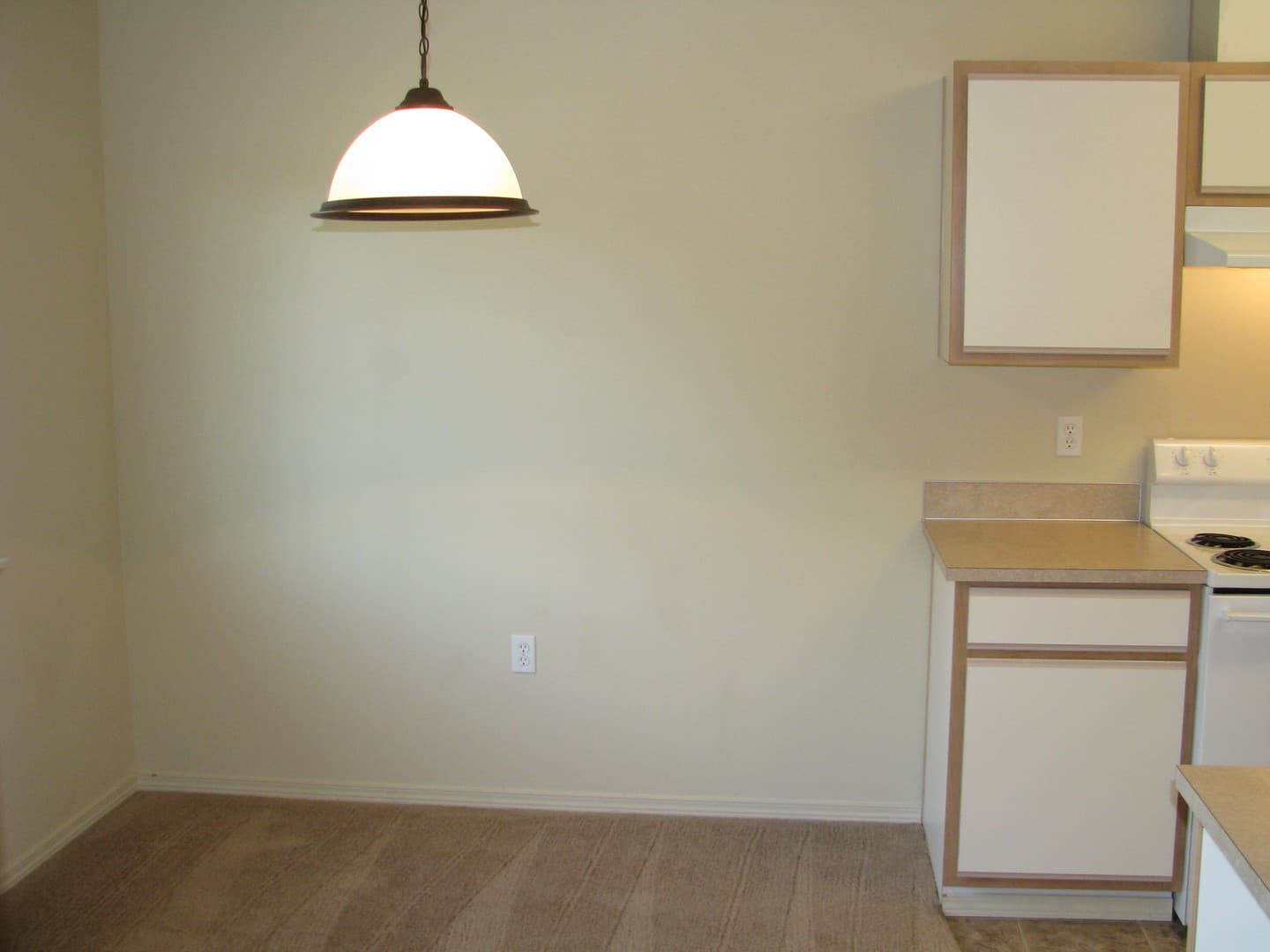 Keizer Apartment: 4995 Delight St N #202
