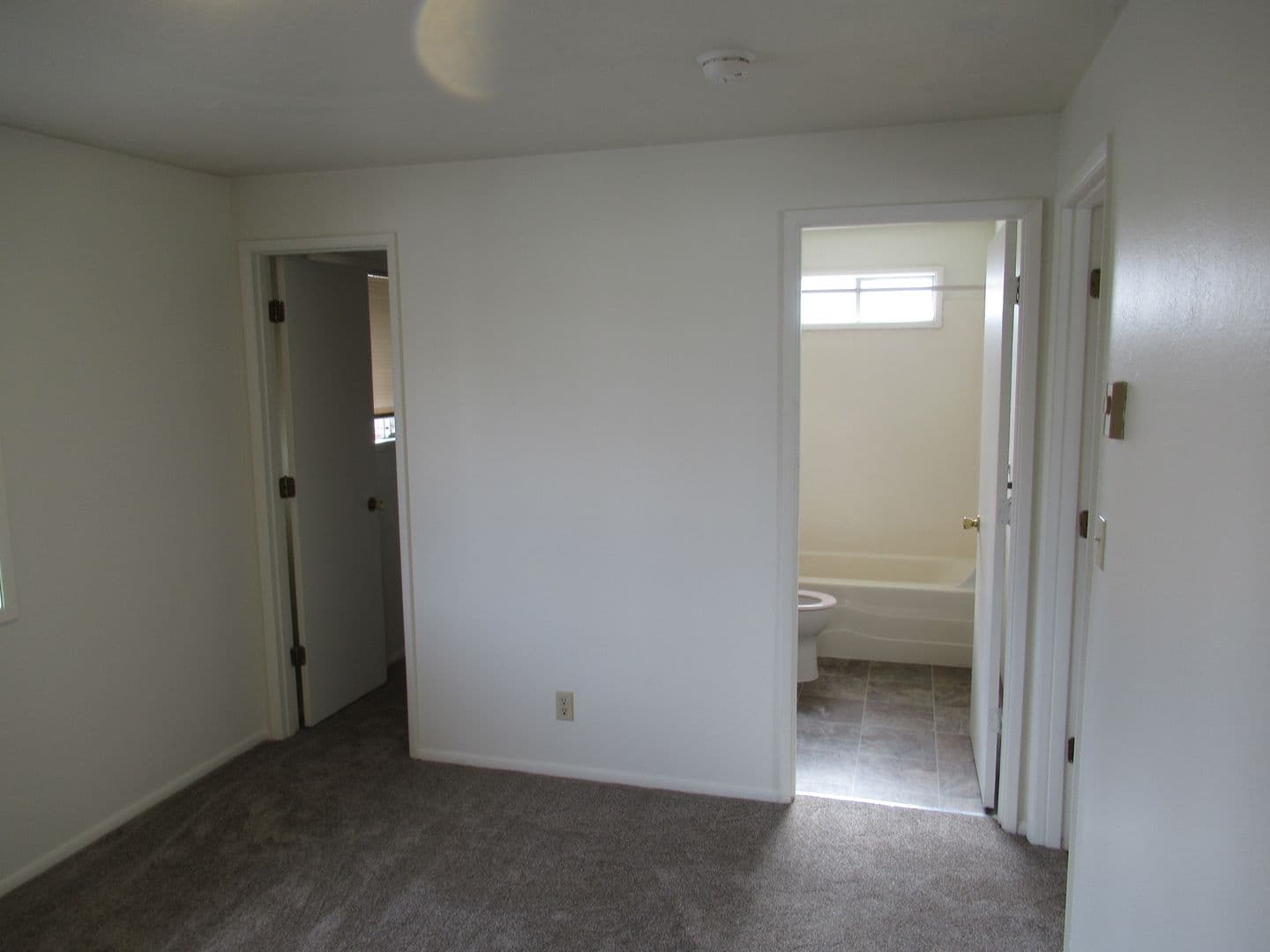 Salem Apartment: 1115 Waller St SE