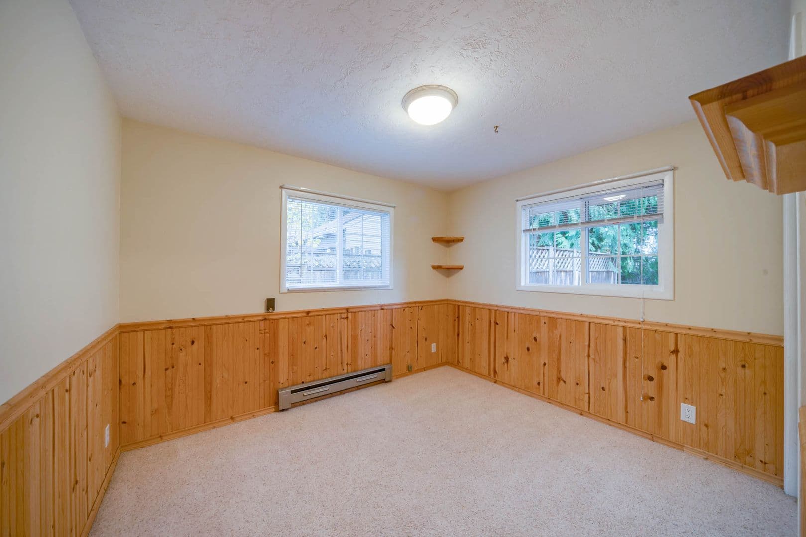 Salem House: 1040 Larkspur Lane NW