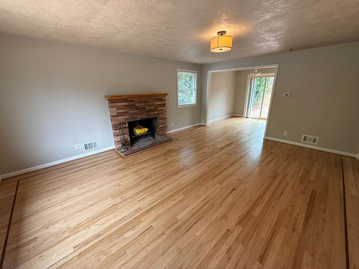 Salem House: 2530 Summer St SE