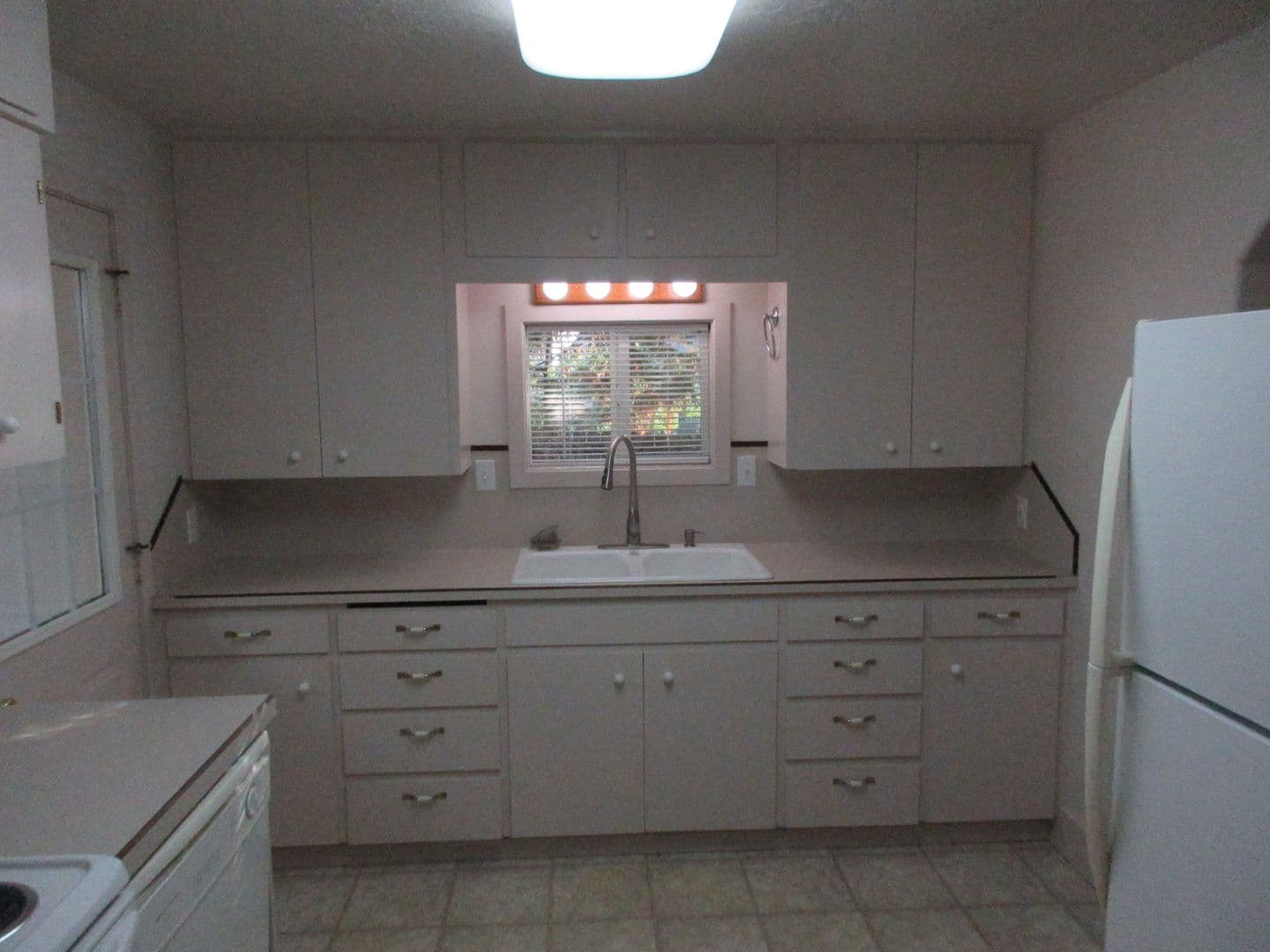 Salem House: 4745 Skyline Rd S