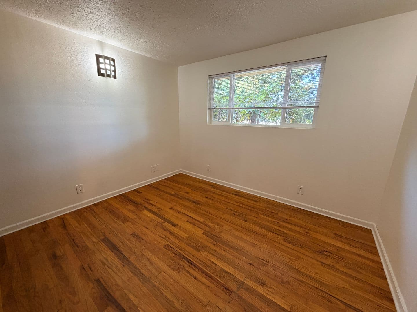 Salem House: 2520 Stortz Ave NE