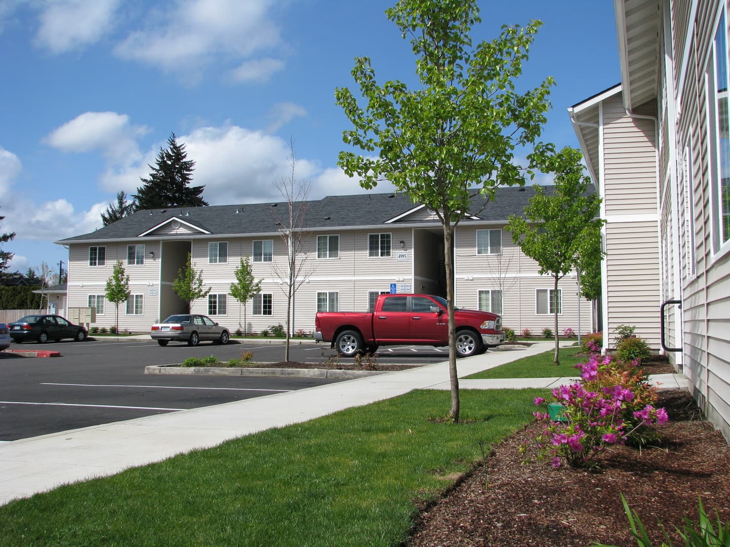 Keizer Apartment: 4995 Delight St N #202