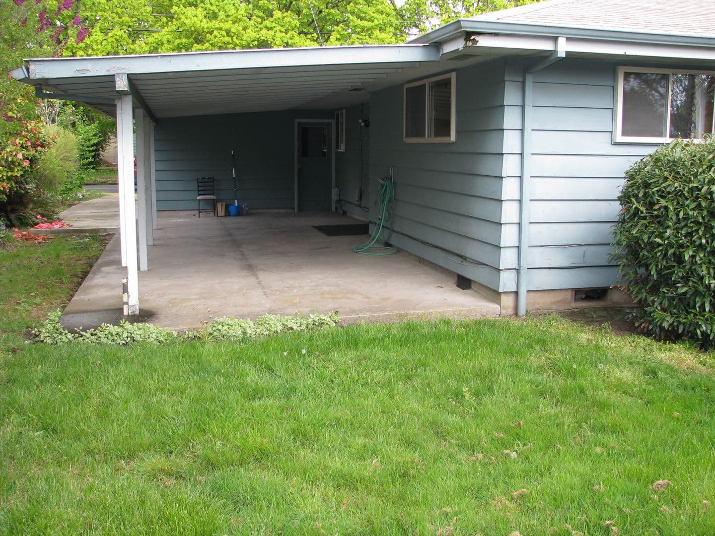 Salem House: 1690 D Street NE