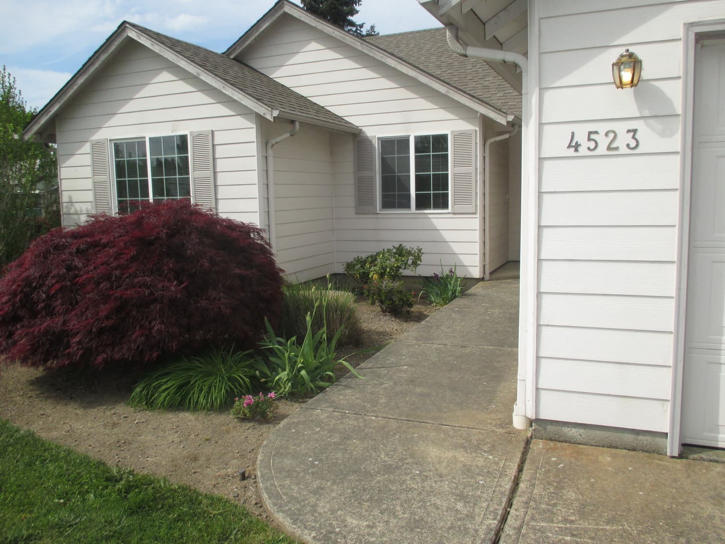 Salem House: 4523 Wildcherry Drive SE