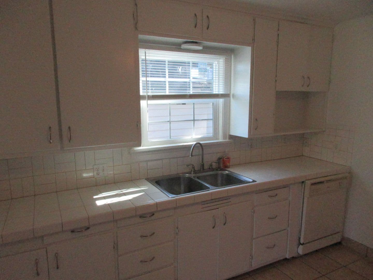 Salem House: 2810 Claxter Rd NE