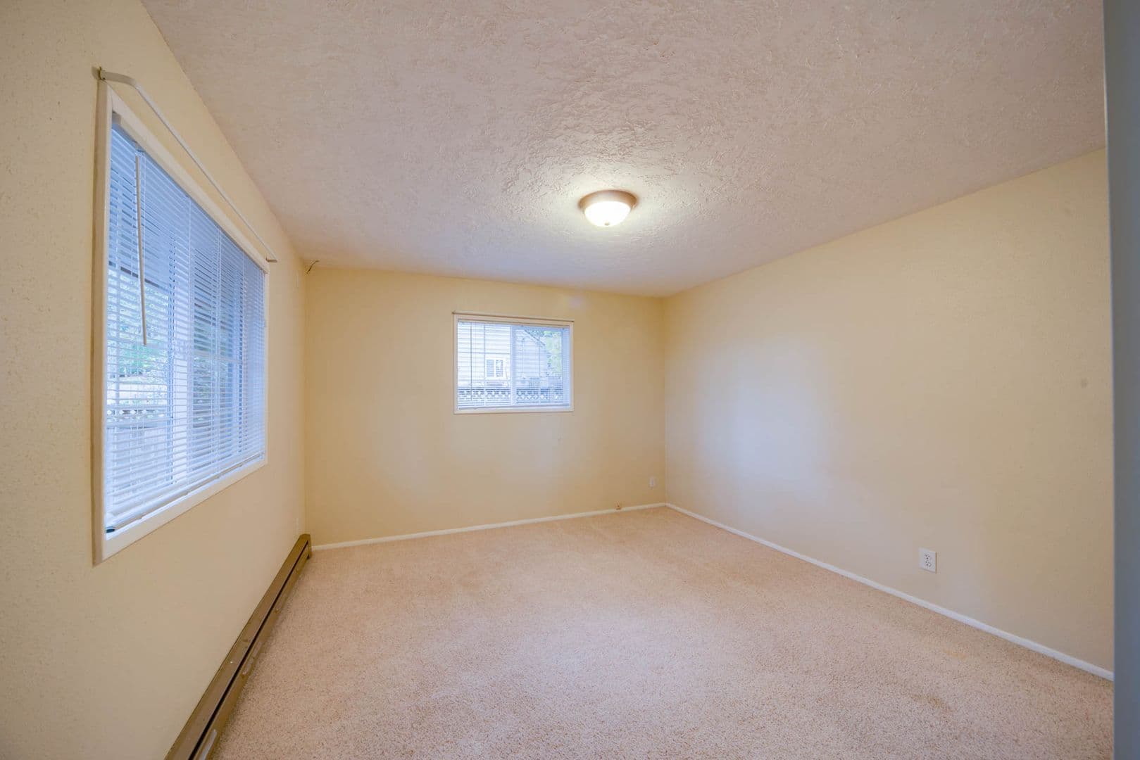 Salem House: 1040 Larkspur Lane NW