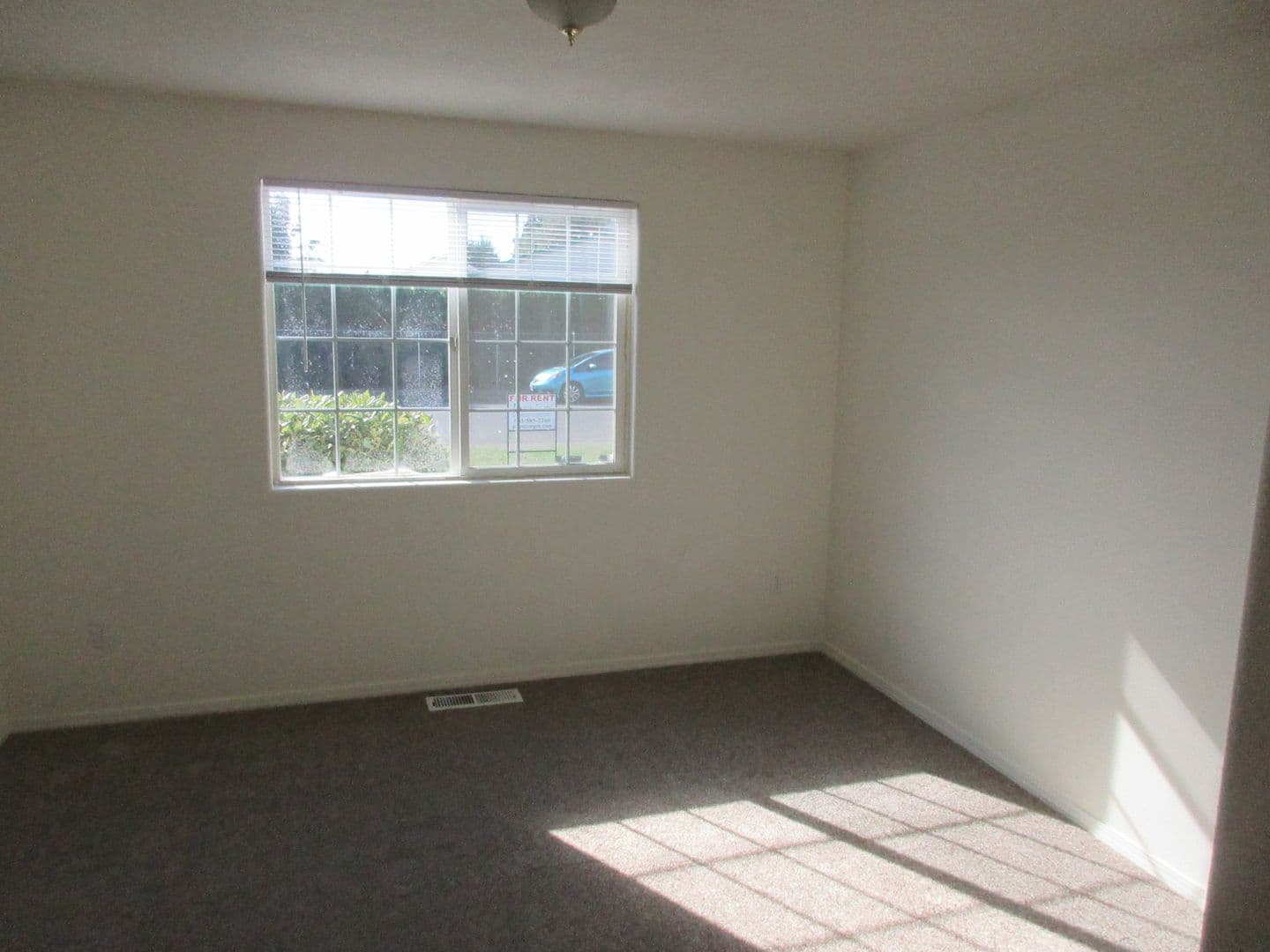 Salem House: 4523 Wildcherry Drive SE