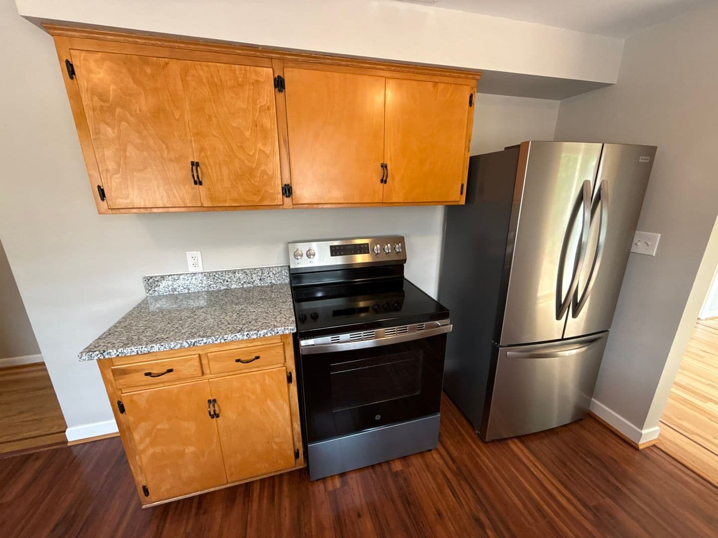 Salem House: 2530 Summer St SE