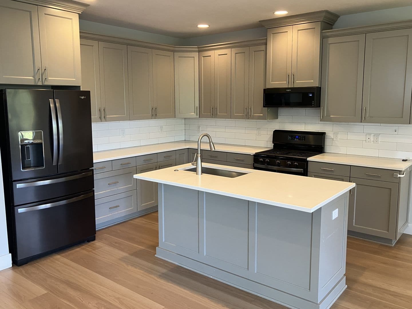 Salem House: 5724 Mt Vernon St SE