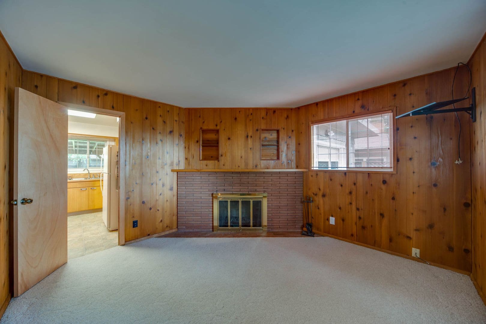 Salem House: 1040 Larkspur Lane NW