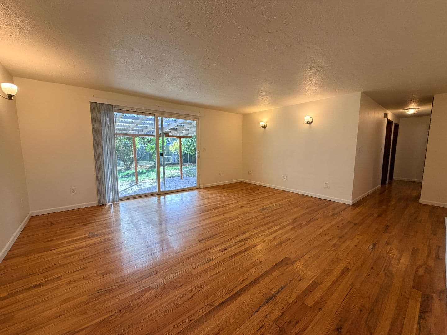 Salem House: 2520 Stortz Ave NE