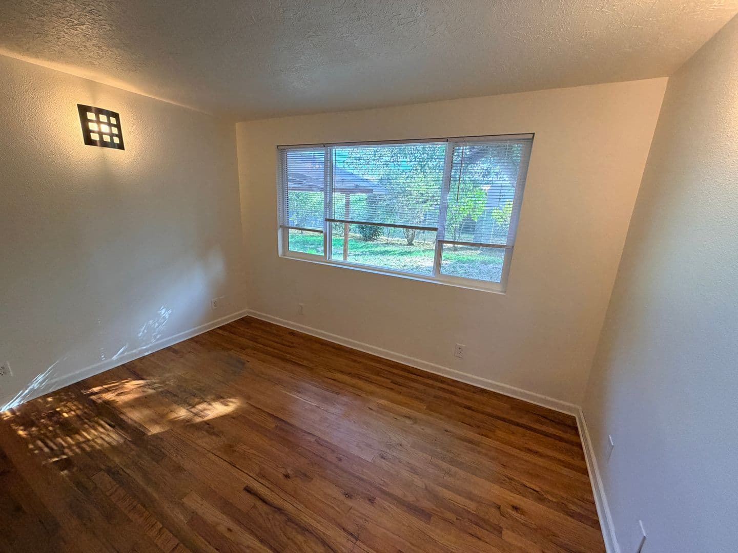 Salem House: 2520 Stortz Ave NE