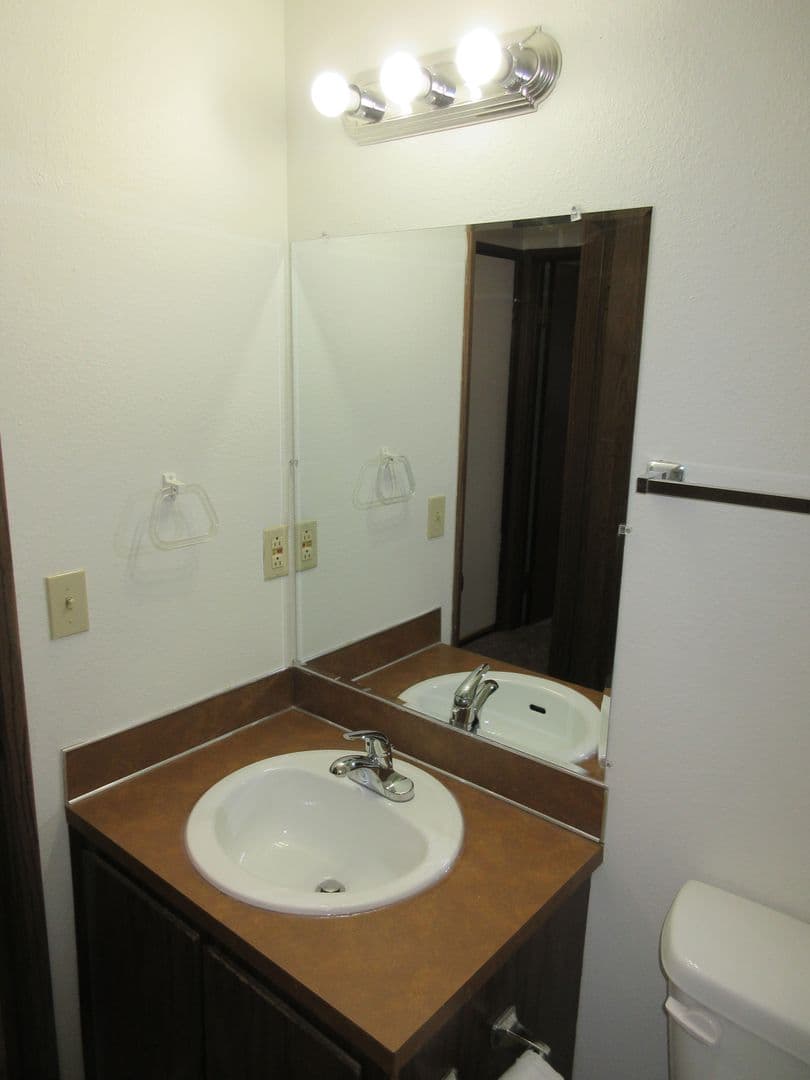 Salem Apartment: 728 Church Street NE #37