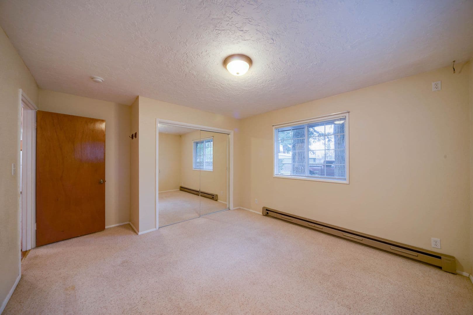 Salem House: 1040 Larkspur Lane NW