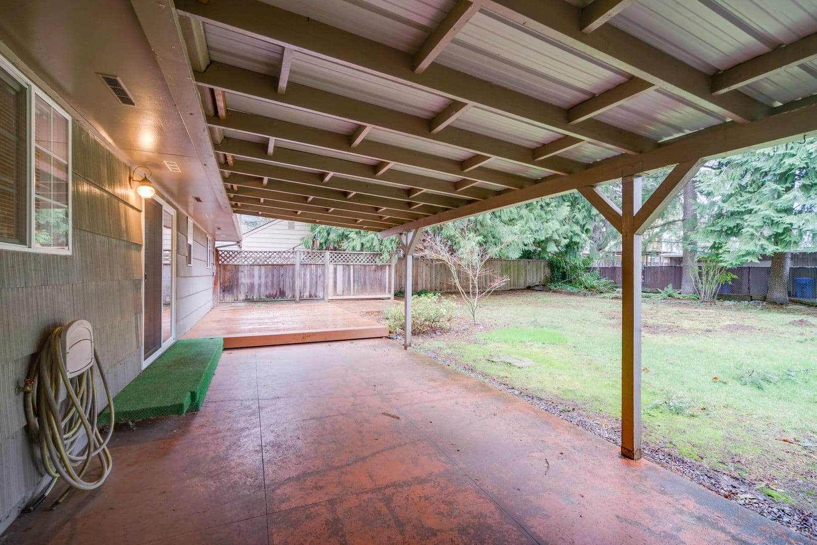 Salem House: 1040 Larkspur Lane NW