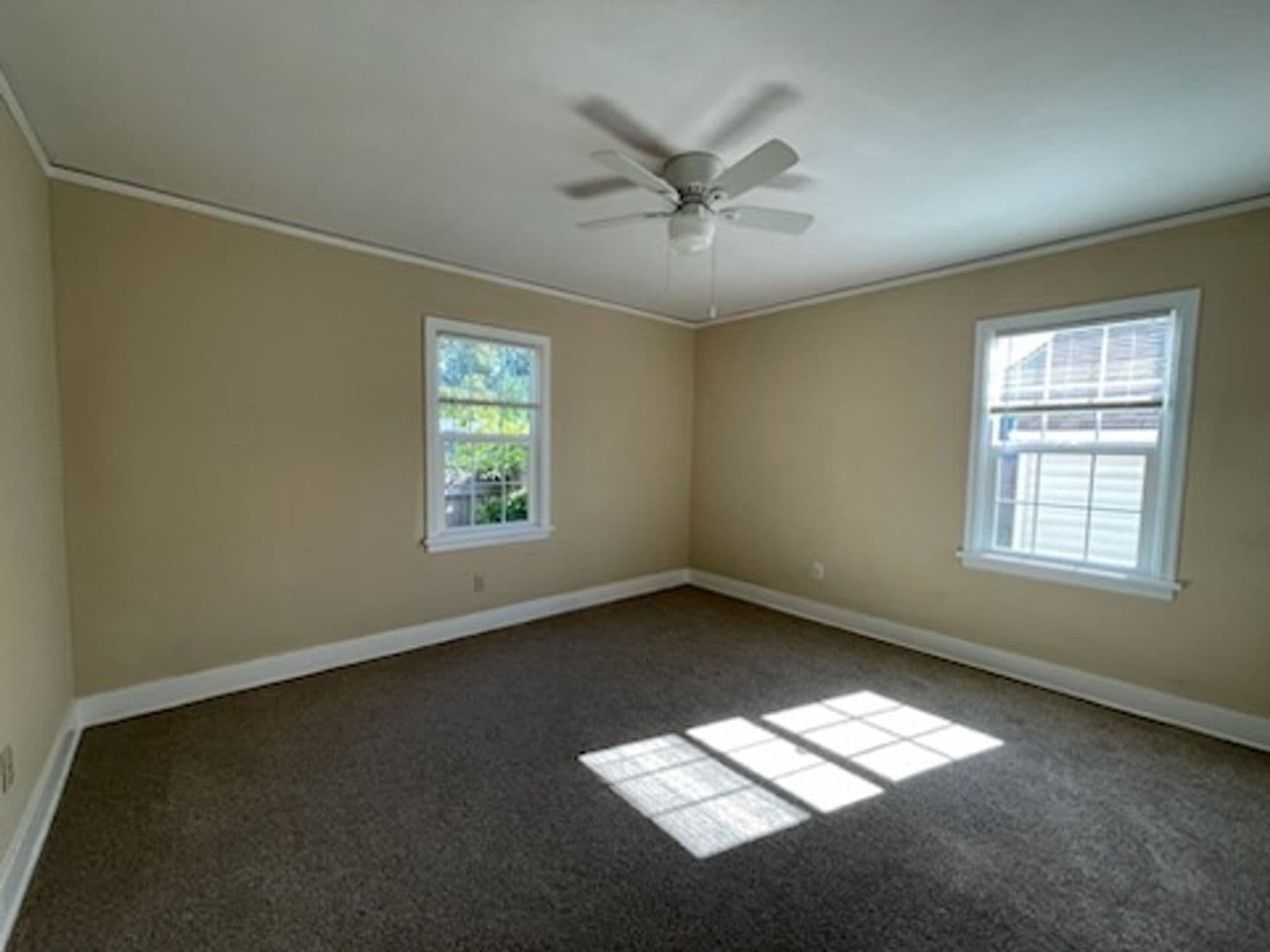 Salem House: 1710 Norway St NE