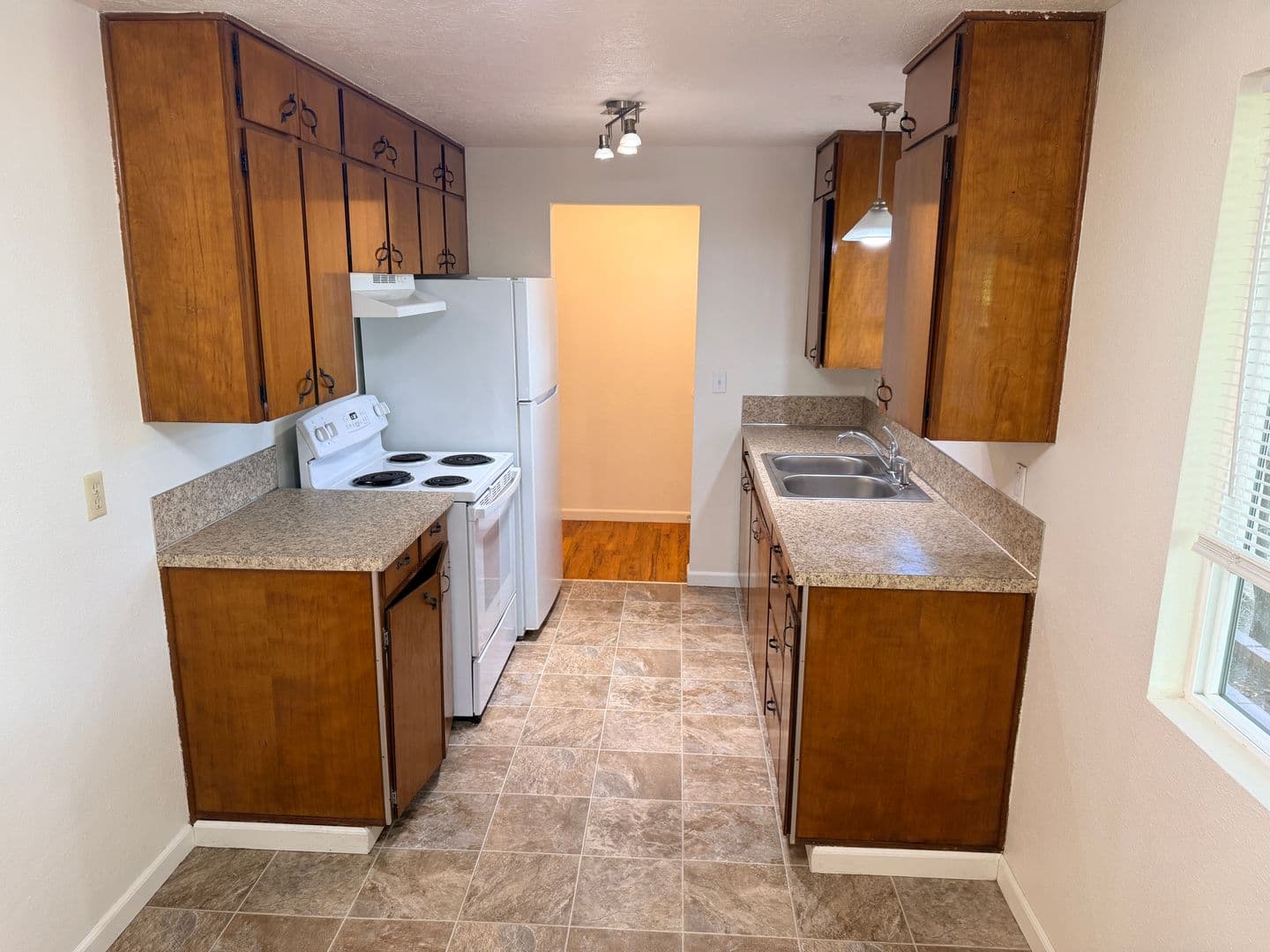 Salem House: 2520 Stortz Ave NE