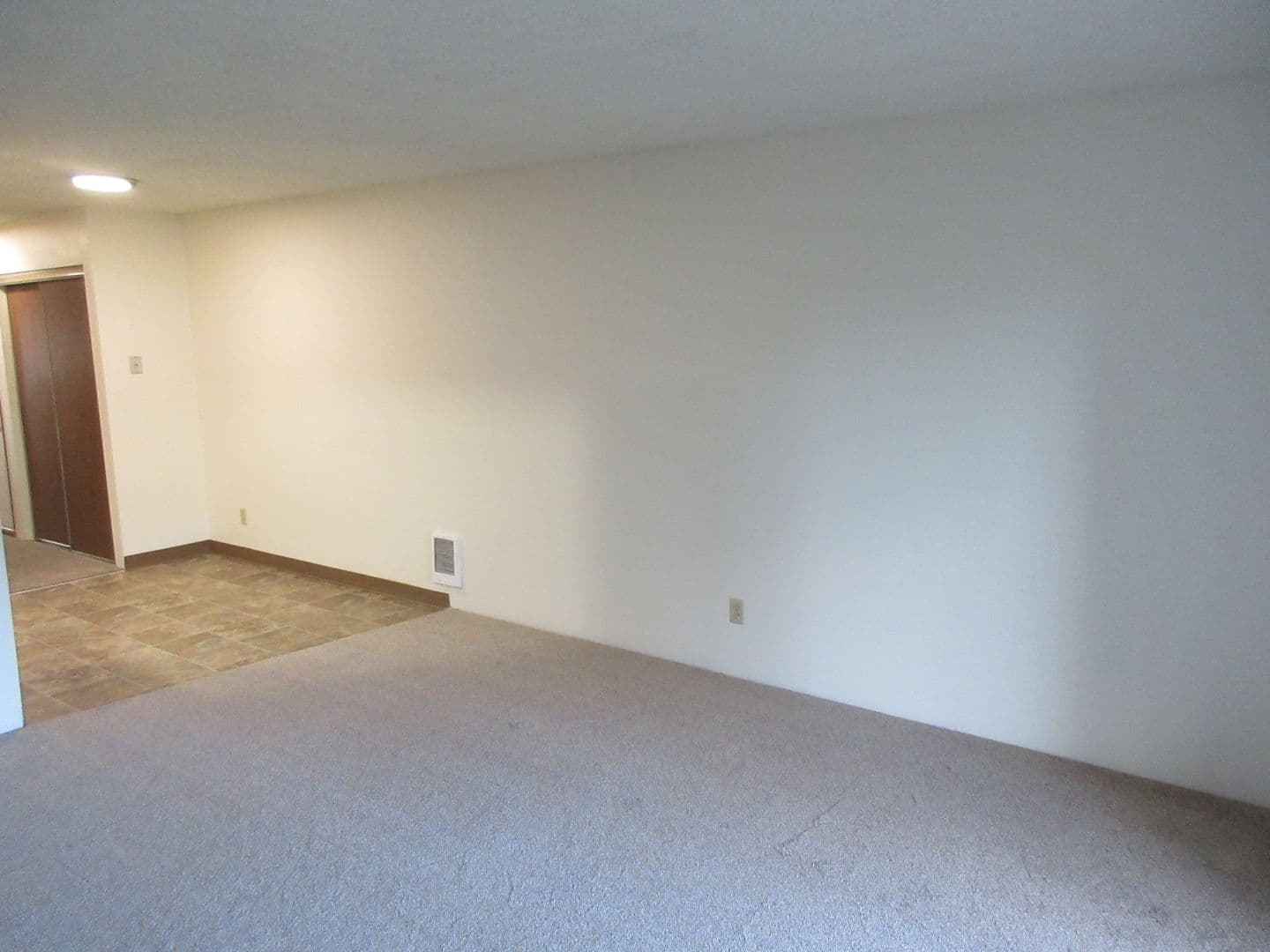 Salem Apartment: 728 Church Street NE #37