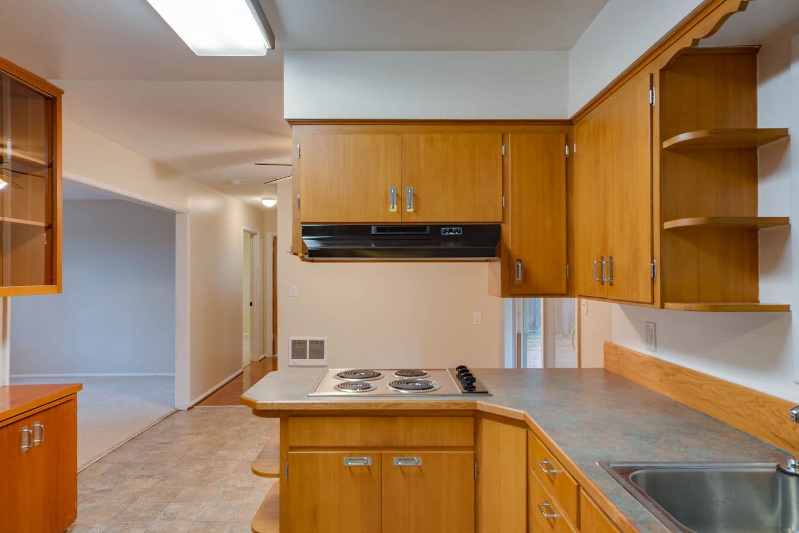 Salem House: 1040 Larkspur Lane NW