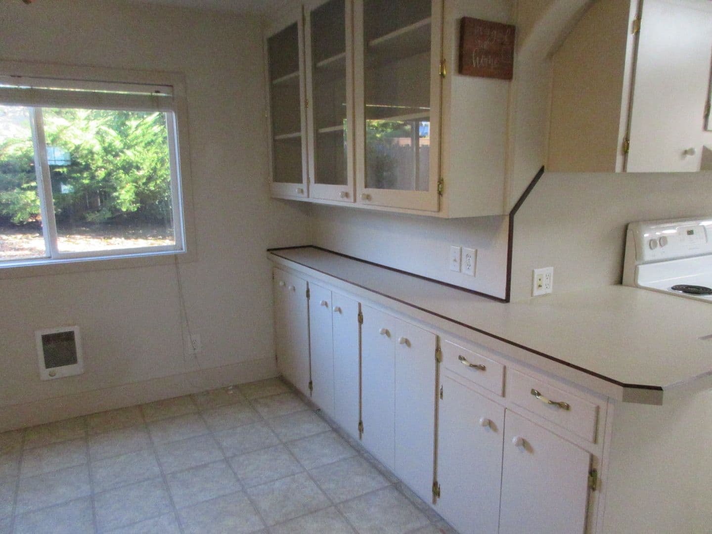 Salem House: 4745 Skyline Rd S