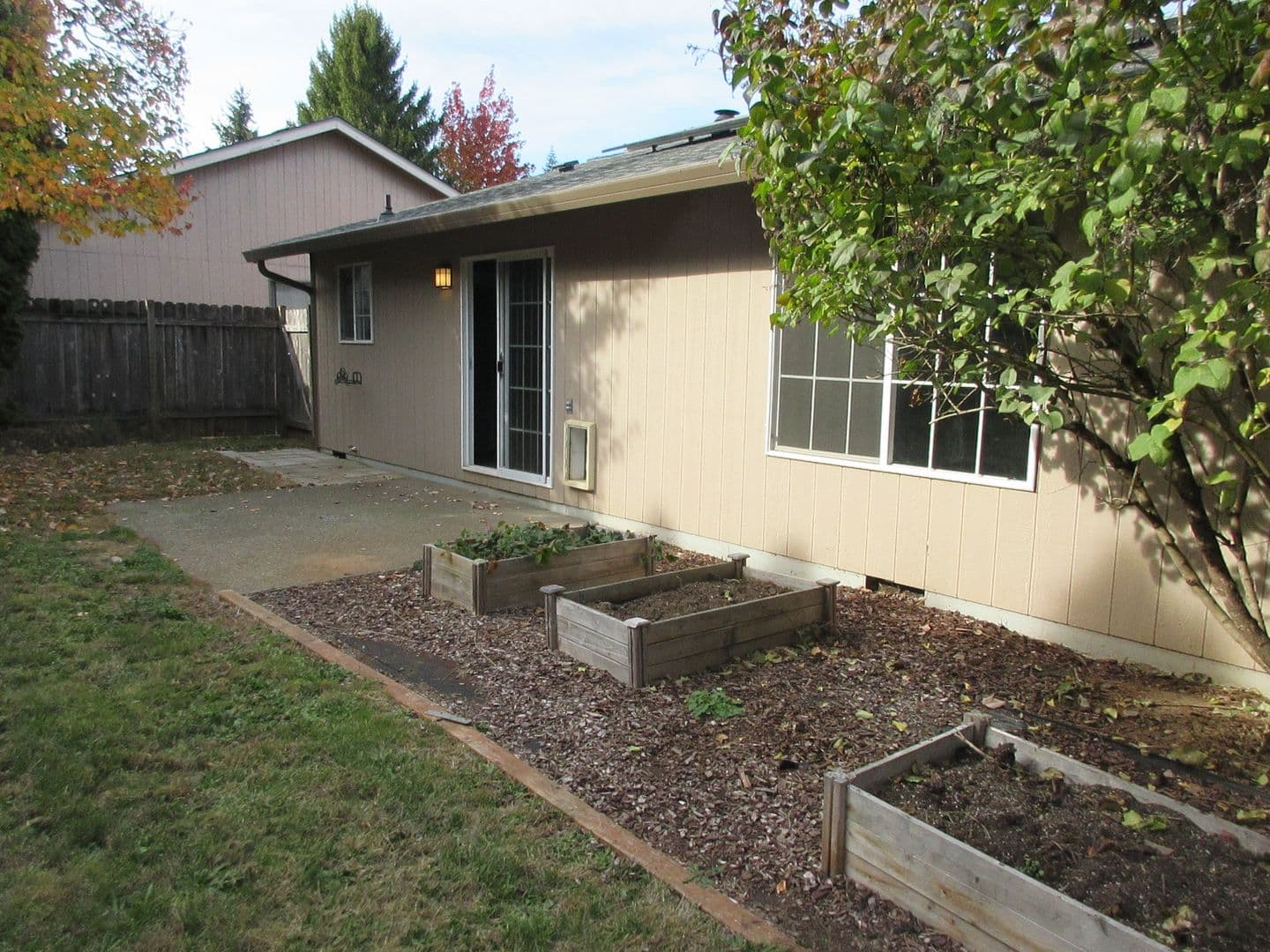 Salem House: 1340 Elser Dr SE