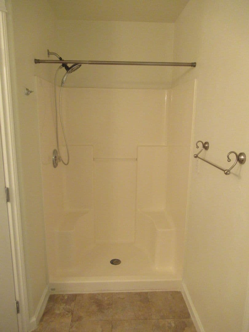Salem House: 5353 Snowflake St SE