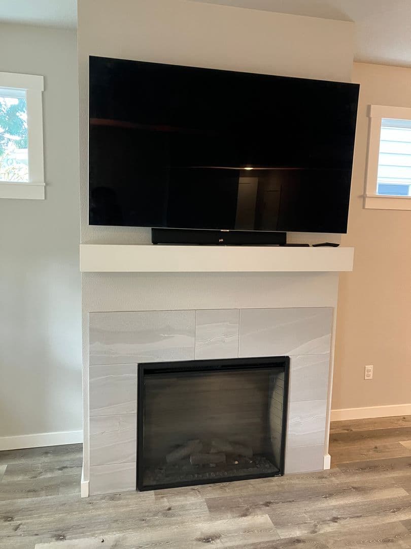 Salem House: 3731 Village Center Dr