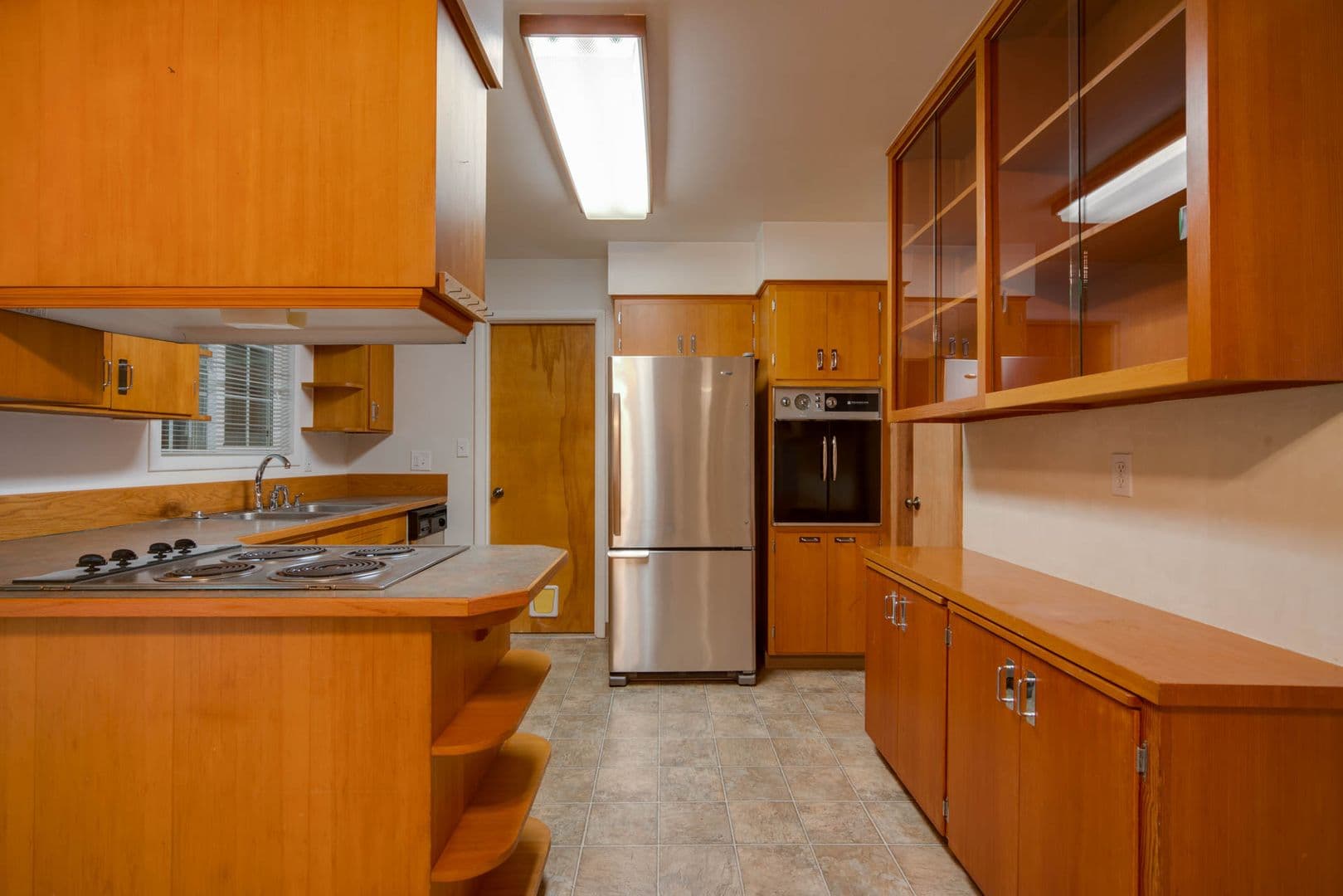 Salem House: 1040 Larkspur Lane NW
