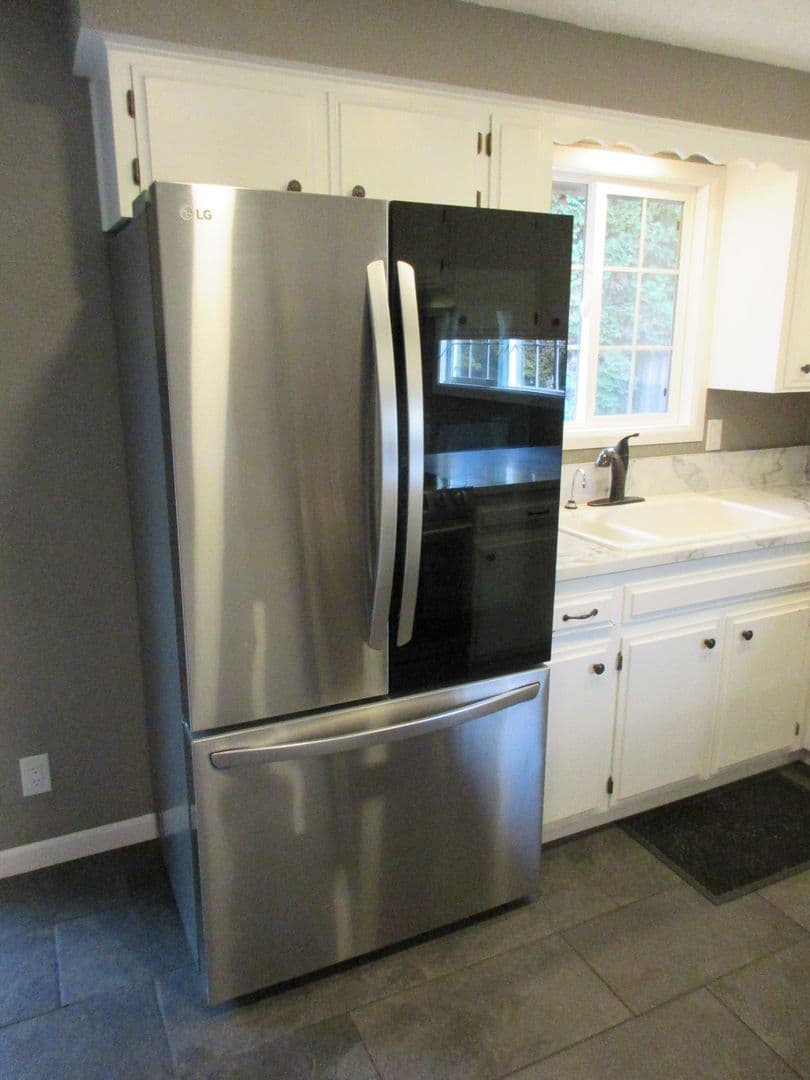 Salem House: 1340 Elser Dr SE